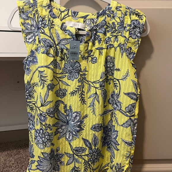 LOFT NWT Garden Smocked Split Neck Shell - Picture 1 of 4